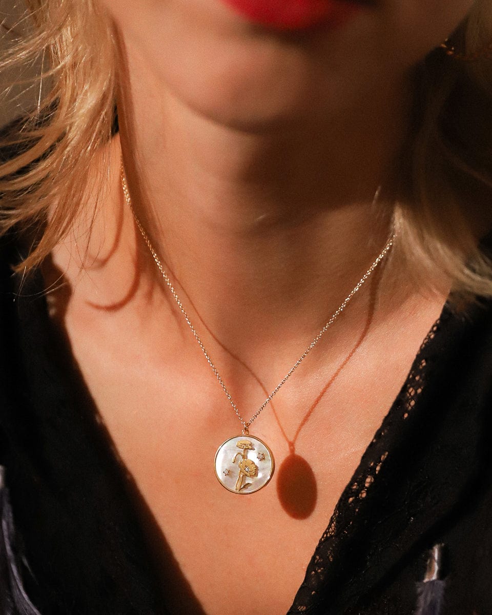Mother of Pearl Flower Pendant Necklace