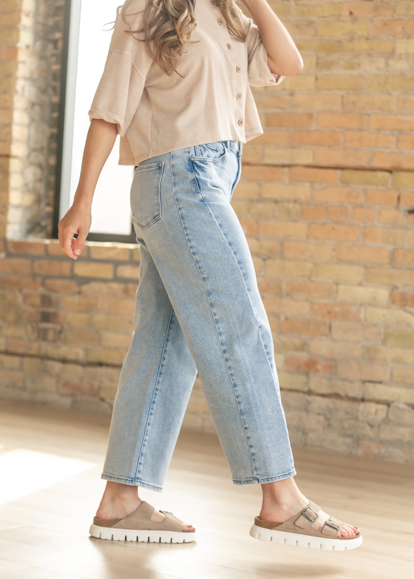 Cropped High Rise Barrel Jeans