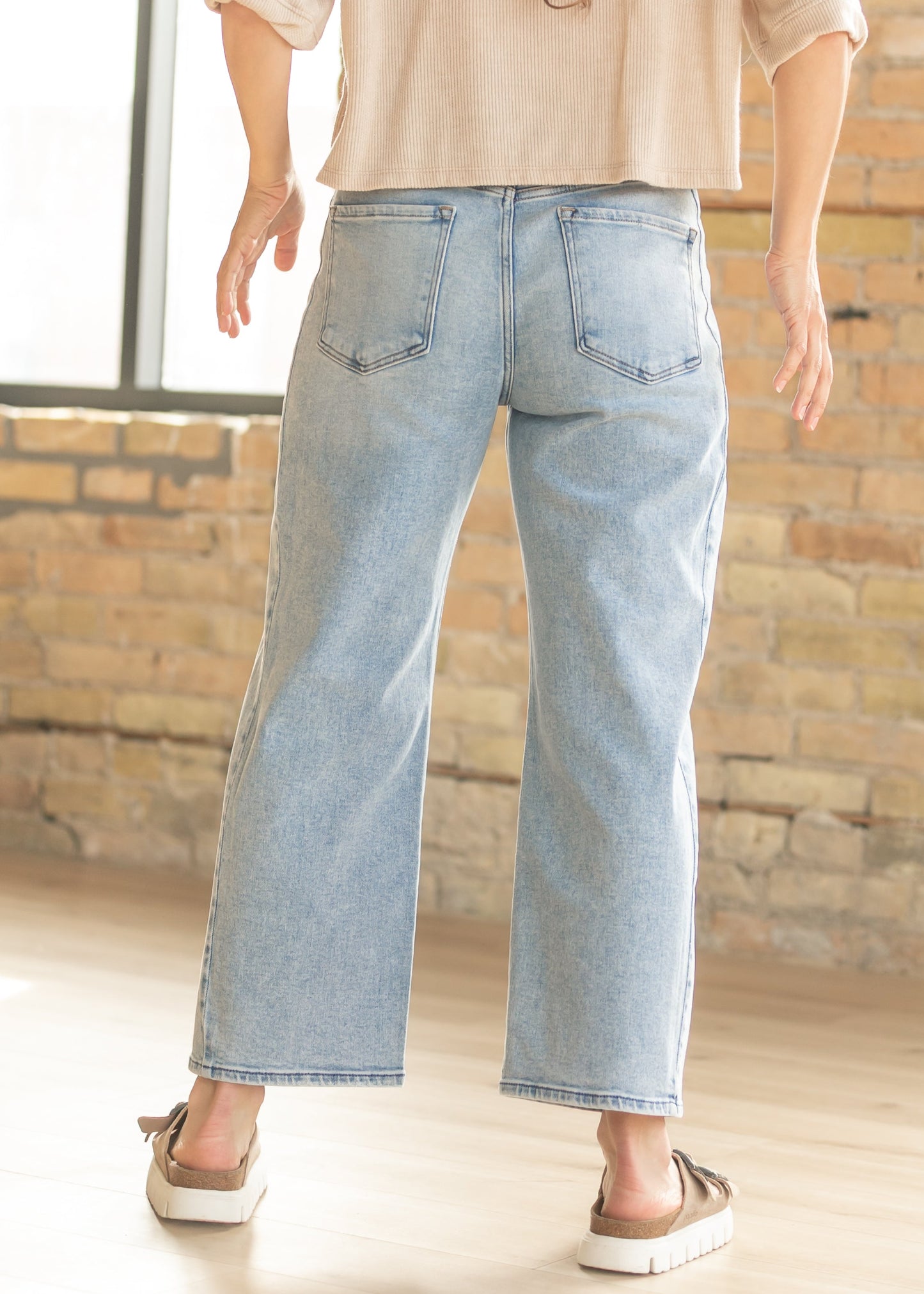 Cropped High Rise Barrel Jeans