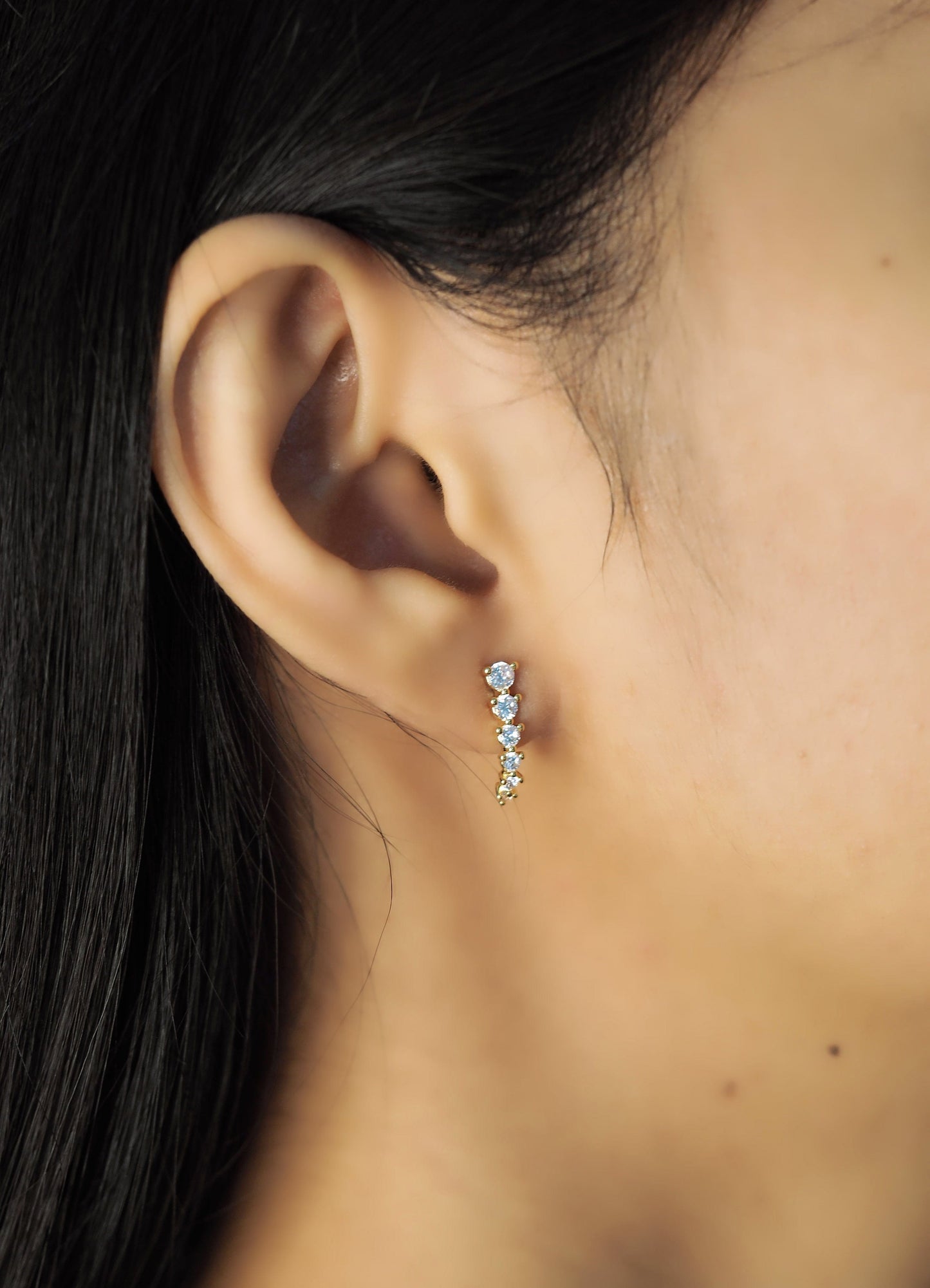 Graduated Cz Half Hoop