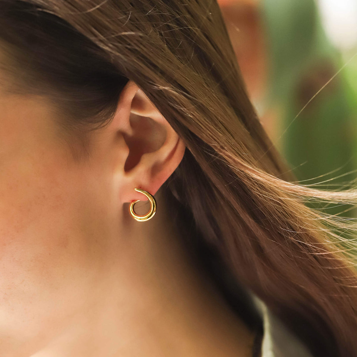 Sleek Gold Front To Back Hoop