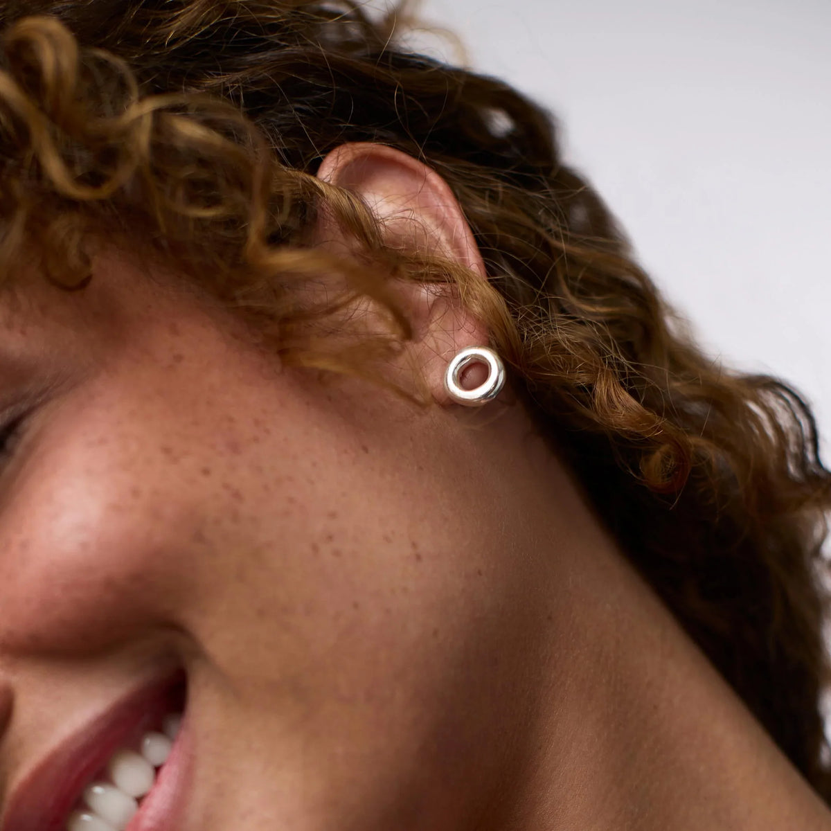 Wave Circle Stud - Silver